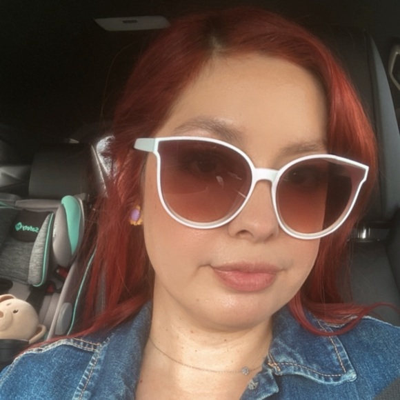 Meet your Posher, Samantha - Picture 3 of 3